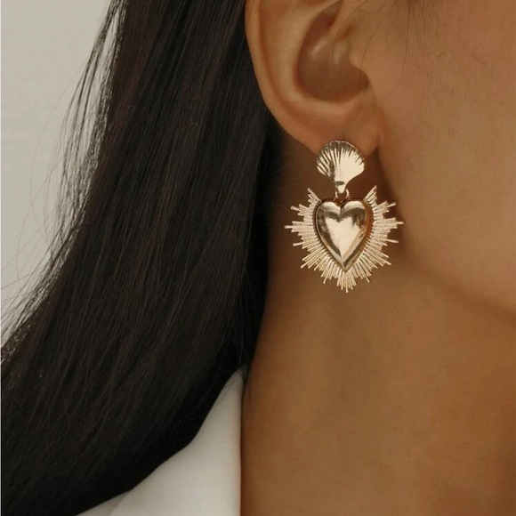 Gold dangle heart statement earrings 💛✨ - Picture 2 of 4